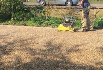 Image of Bodpave 85 being used to create porous paving for private garden in Lincolnshire